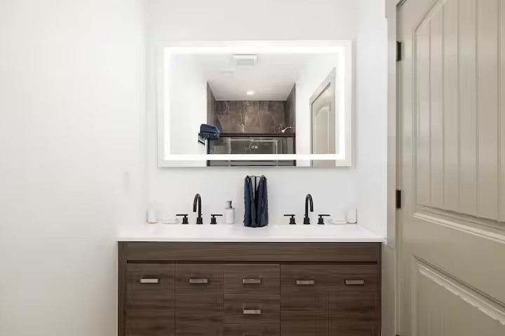 Bathroom vanity
