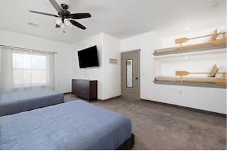 Bunk bed with paddle decor