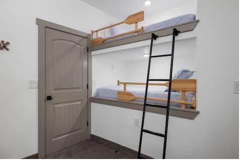 Bunk nook — closeup